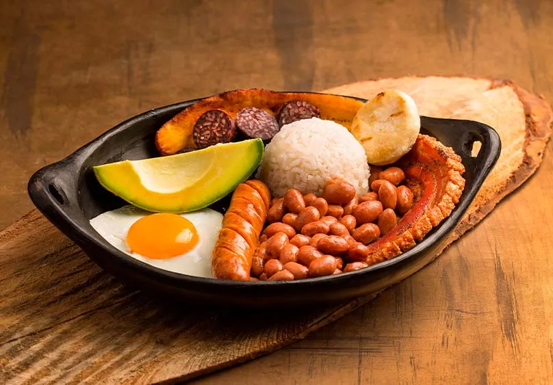 Platos típicos y mercados campesinos colombianos