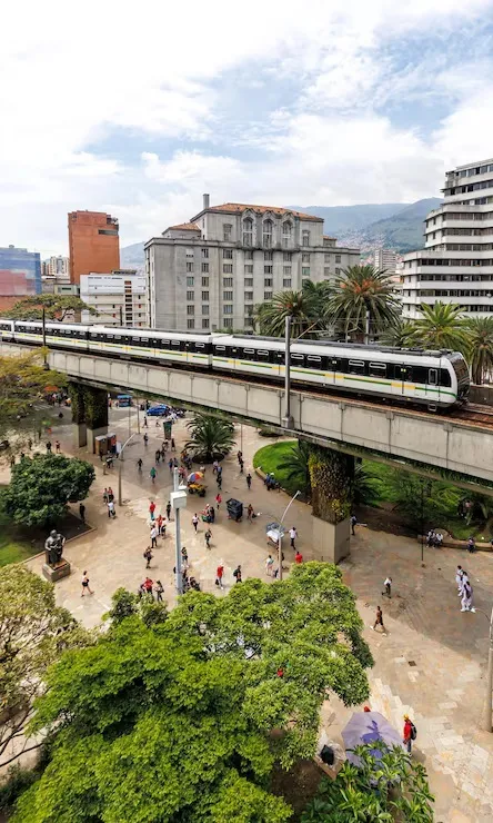 Metrocable y skyline de Medellín