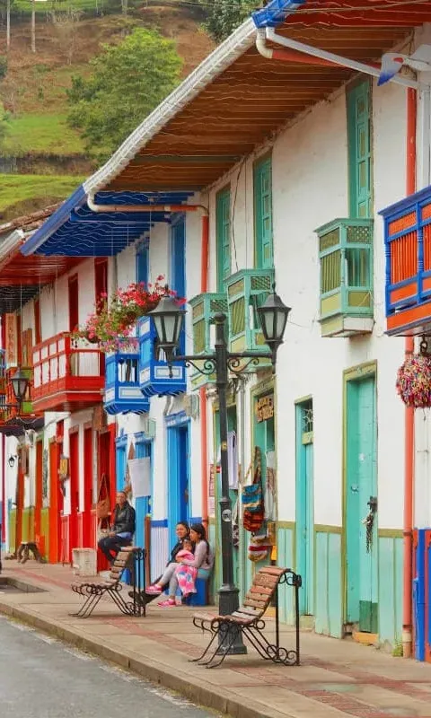 Calles coloridas de Salento en el Quindío