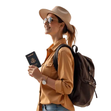 Viajera con sombrero y mochila mirando hacia las montañas